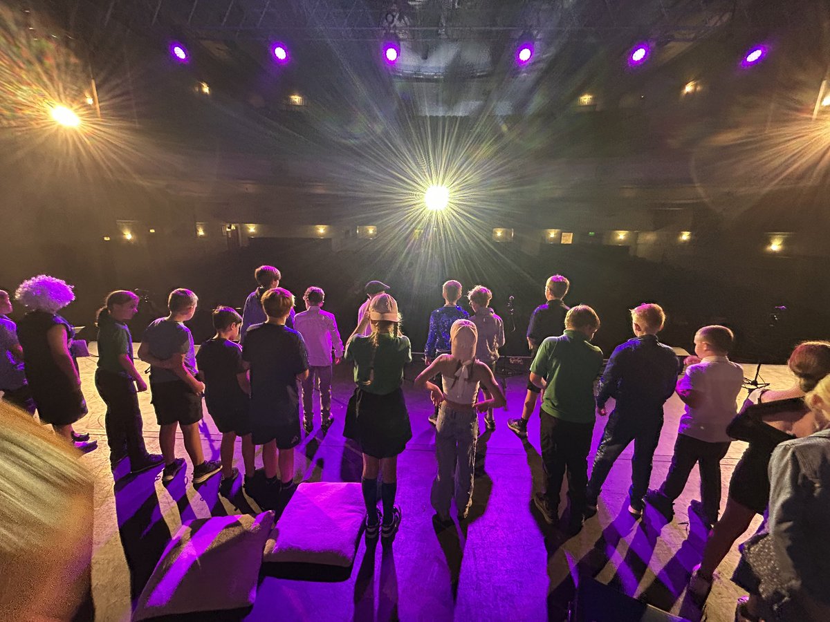 What a brilliant night under the lights <a href="/TheForumBath/">The Forum, Bath</a> - well done Y6, you were amazing! #unique #connected