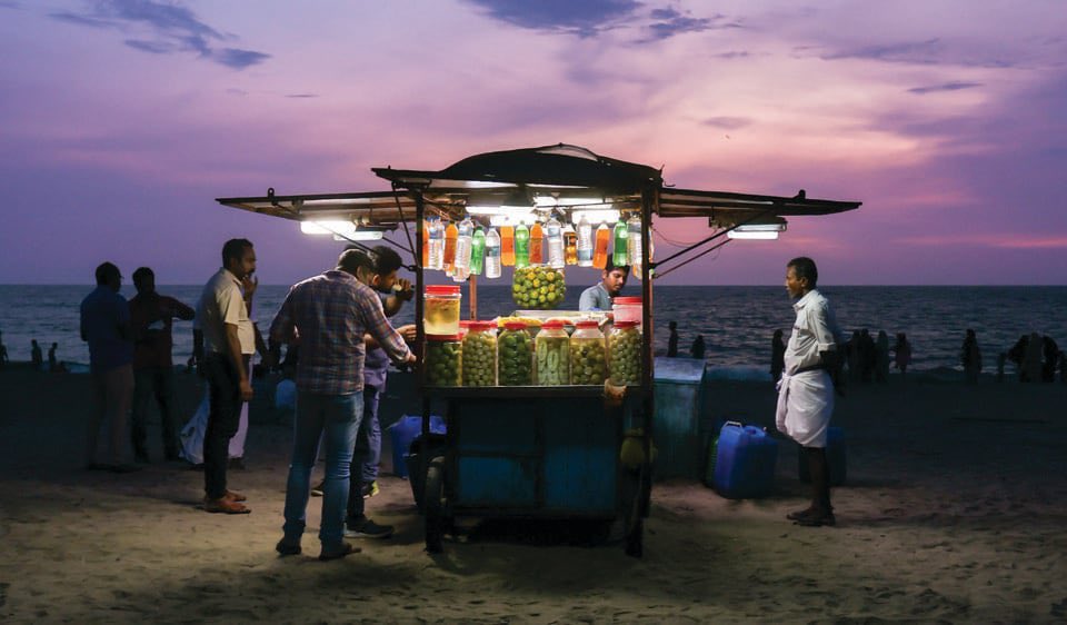 Rude Food:A major cause of obesity is the huge growth in industrial ultra processed foods.
So why is the Health Ministry wasting taxpayer money by targeting vadapav &amp; samosas instead?
Because they are softer targets than Big Food?

virsanghvi.com/Article-Detail…

htsv.page.link/?link=https://…