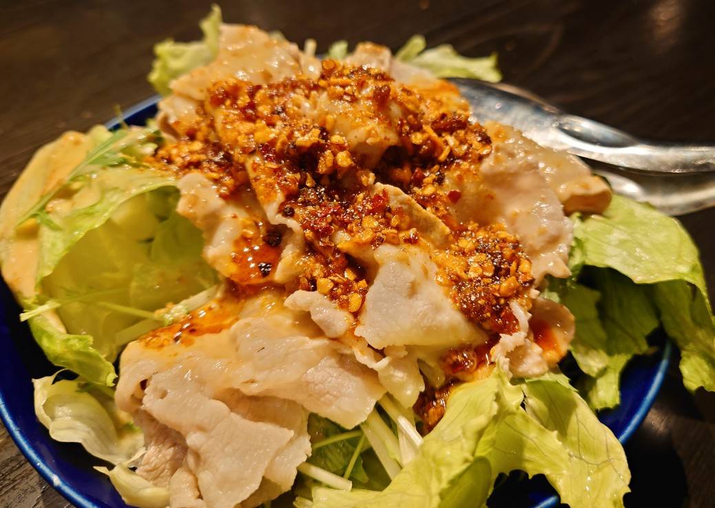 HIDEAWAYSachi's tweet image. 昨夜は月1定例の呑み🍻
今回は天ぷらの美味しいお蕎麦屋さん🍤お通しのヒラマサが神的に美味しかった🐟梅酒も濃厚で美味❤
#江戸天ぷら屋台十六文
#特選梅酒うぐいすとまり鶯とろ