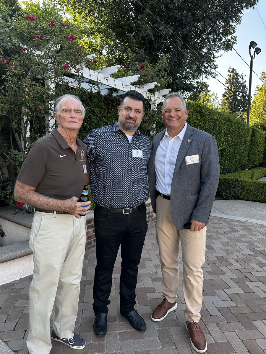 vandermerwe63's tweet image. Tonight was a “Falcon Family Dinner” in LA with great @bgsualum from California! Big “thank you” to @OrelHershiser for a great evening of family, friendship, and Falcons! #AyZiggy @BGSU_Athletics @bgsu