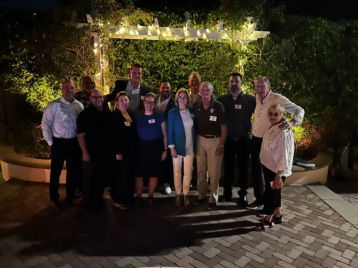 vandermerwe63's tweet image. Tonight was a “Falcon Family Dinner” in LA with great @bgsualum from California! Big “thank you” to @OrelHershiser for a great evening of family, friendship, and Falcons! #AyZiggy @BGSU_Athletics @bgsu