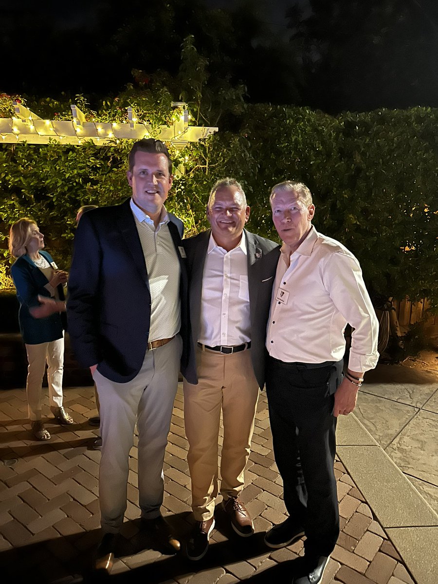 vandermerwe63's tweet image. Tonight was a “Falcon Family Dinner” in LA with great @bgsualum from California! Big “thank you” to @OrelHershiser for a great evening of family, friendship, and Falcons! #AyZiggy @BGSU_Athletics @bgsu