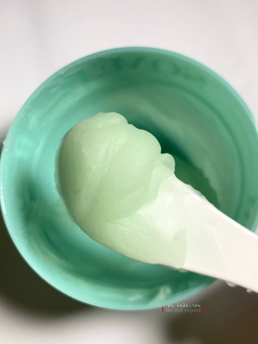 fadhilahahaha's tweet image. Cara pakainya gampang

1. Tuang bubuk masker ke mangkuk
2. Tuang air dingin ke dalam mangkuk sampai batas garis yg tertera di mangkuknya
3. Aduk rata sampai texturenya berubah jd sherbet

#summeressential #summerhack #summerskincare #koreanskincare #somebymi