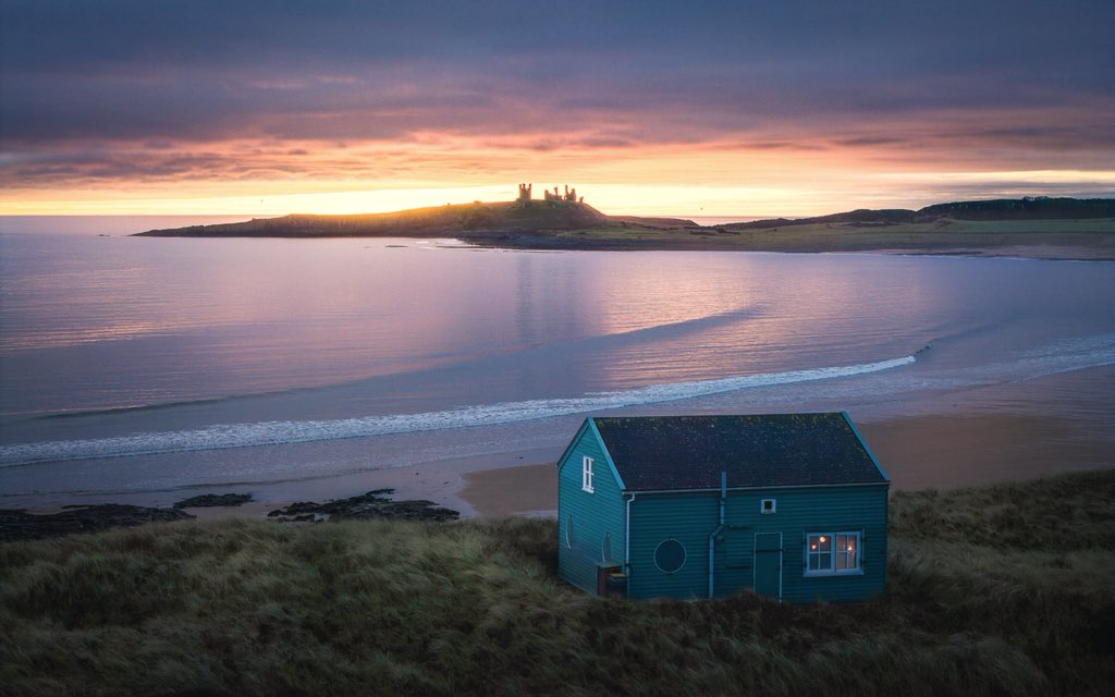 jimscottphoto's tweet image. A hut with a view.