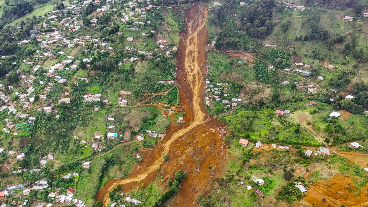 DavidSalesaD's tweet image. A finales de junio, unas lluvias muy intensas afectaron a Colombia y Venezuela llevándose por delante muchas vidas.

La primera idea podría ser pensar que el cambio climático ha contribuido a esto, pero se trata de uno de los pocos casos en los que no podemos afirmarlo 🧐

🧵