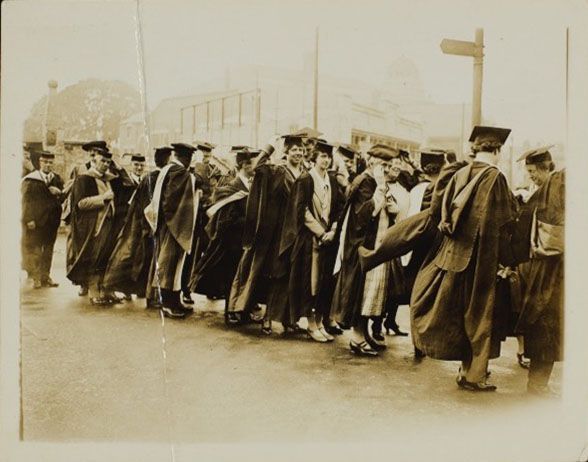 University of Southampton Special Collections (@hartleyspecialc) on Twitter photo These graduands from the 1950s or 60s are looking a little windswept!
We hope the sun shines on <a href="/unisouthampton/">University of Southampton</a> students, and their friends and families today.
#graduation #Congratulations
<a href="/UoSMedia/">University of Southampton News</a> These graduands from the 1950s or 60s are looking a little windswept!
We hope the sun shines on <a href="/unisouthampton/">University of Southampton</a> students, and their friends and families today.
#graduation #Congratulations
<a href="/UoSMedia/">University of Southampton News</a>