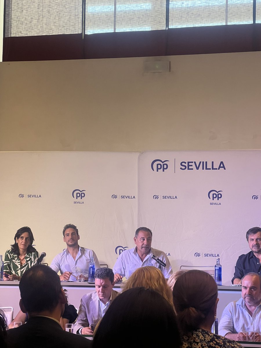 PP Dos Hermanas (@popularesdh) on Twitter photo Clausuramos el curso en <a href="/PPdeSevilla/">PP de Sevilla</a> con el objetivo de firme de seguir trabajando bajo el modelo de <a href="/JuanMa_Moreno/">Juanma Moreno</a>
Las políticas del <a href="/popular/">Banco Popular</a> funcionan y pronto España lo hará con <a href="/NunezFeijoo/">Alberto Núñez Feijóo</a>.
#PP #Sevilla #Andalucía #España Clausuramos el curso en <a href="/PPdeSevilla/">PP de Sevilla</a> con el objetivo de firme de seguir trabajando bajo el modelo de <a href="/JuanMa_Moreno/">Juanma Moreno</a>
Las políticas del <a href="/popular/">Banco Popular</a> funcionan y pronto España lo hará con <a href="/NunezFeijoo/">Alberto Núñez Feijóo</a>.
#PP #Sevilla #Andalucía #España