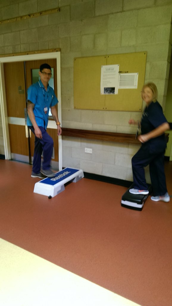 prwukee's tweet image. #FridayFlashBack 
Lincs pulmonary rehab staff, patients and friends. More than 25000 step ups completed in 1 day 
  #PulmonaryRehabWeek @LchsRespiratory