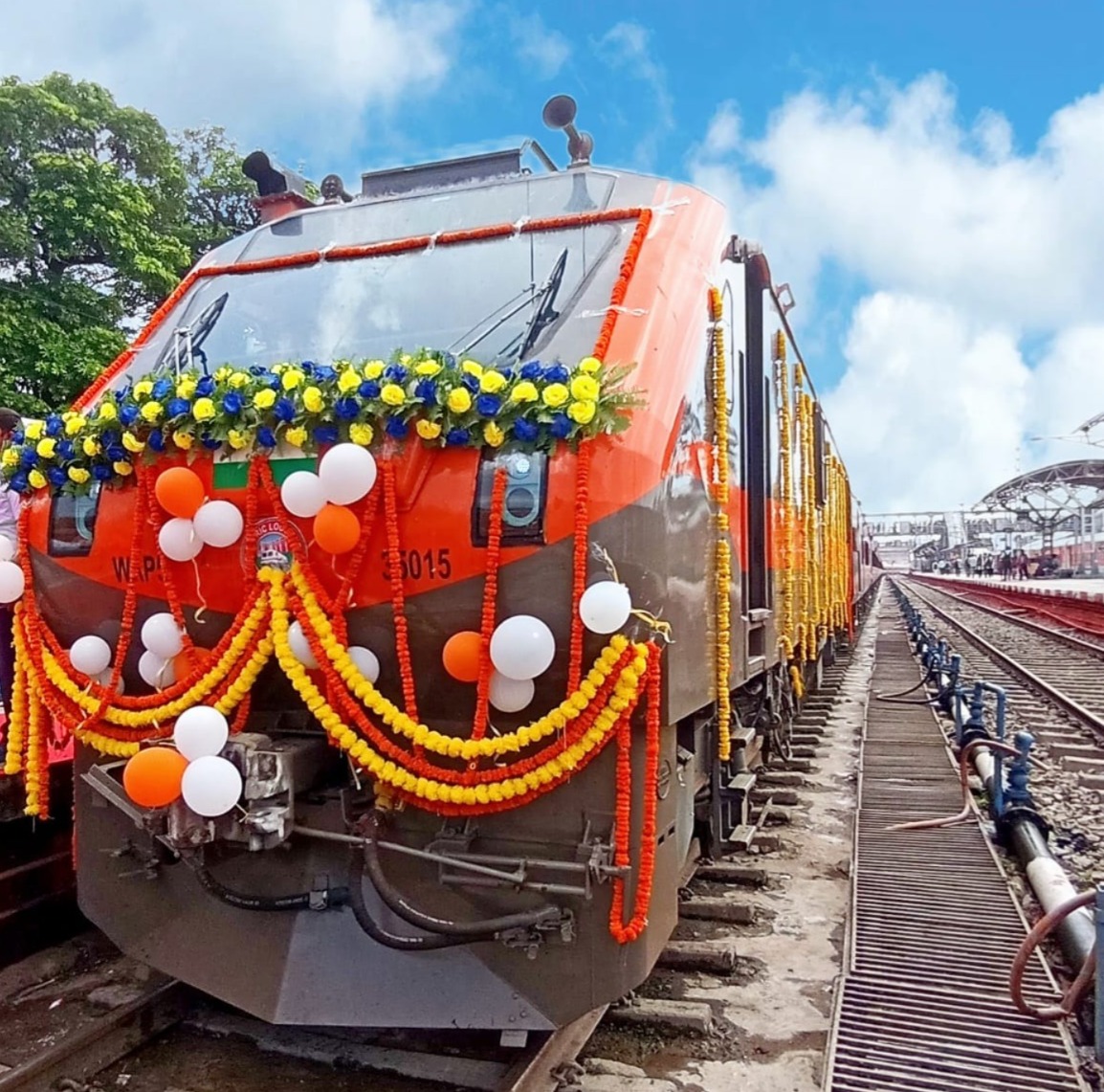 ट्रैक पर दौड़ने को तैयार मालदा टाउन - भागलपुर - लखनऊ (गोमती नगर) #AmritBharatExpress