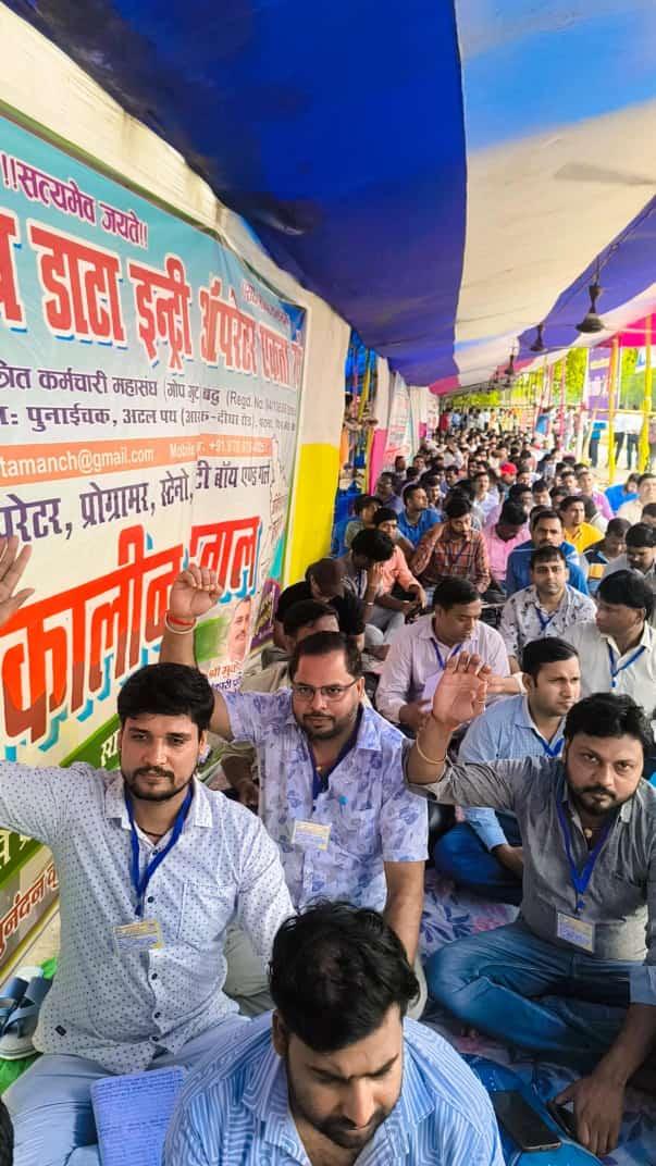 RamanSharma97's tweet photo. संघर्ष का दूसरा दिन!
गर्दनीबाग, पटना में Beltron संविदा कर्मी अपनी न्यायोचित माँगों के समर्थन में डटे हुए हैं।
✍️ स्थायीत्व, वेतन विसंगति और भविष्य की सुरक्षा की माँग अब आंदोलन का स्वर बन चुकी है।
संघर्ष ज़ारी रहेगा!
@deounion @NitishKumar
@IPRDBihar #BeltronProtest #SamvidaKarmi https://t.co/Jt9FScgZnz