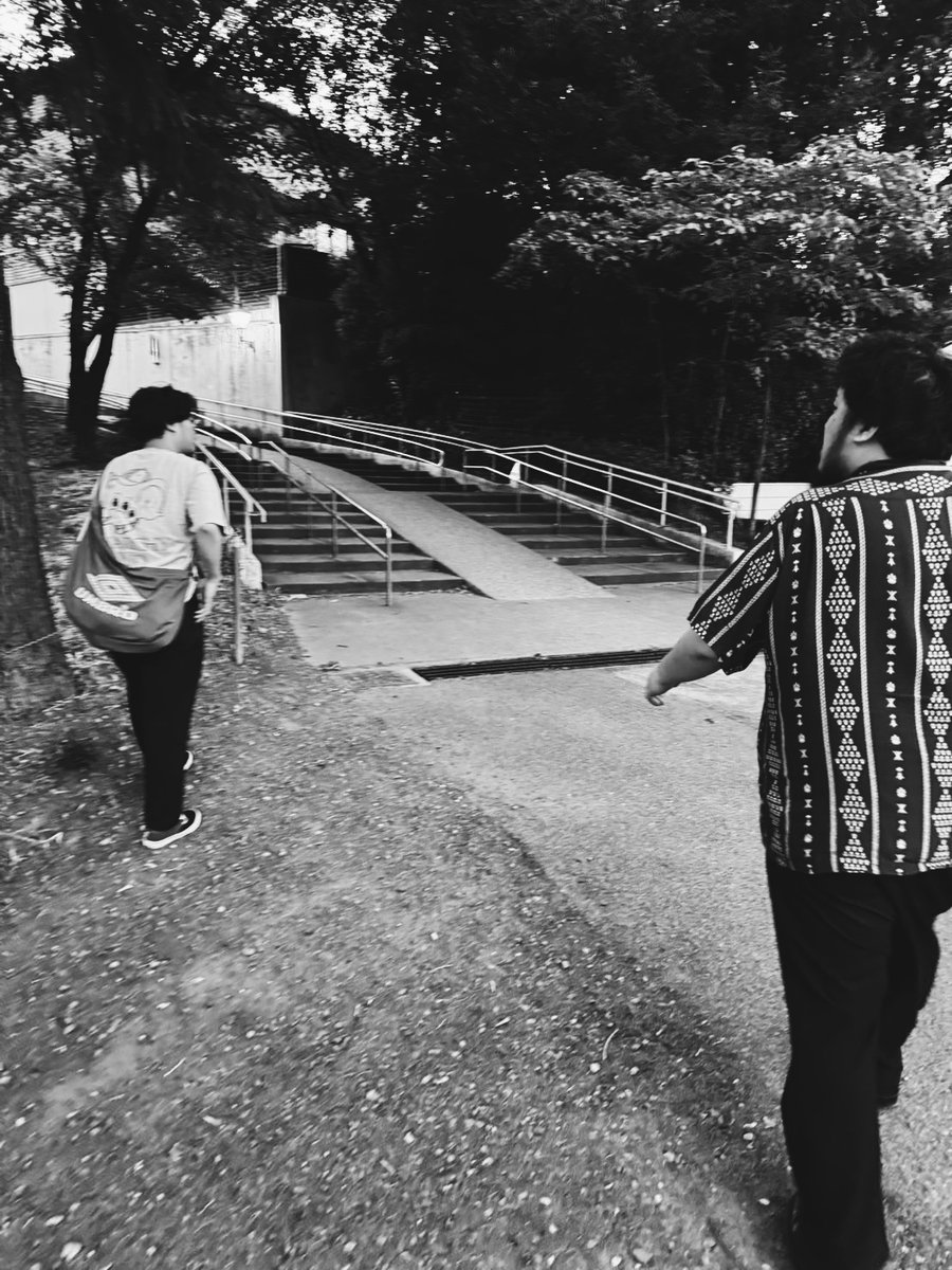 7010potto's tweet image. 『無名の人生』よかった!
最初の10分で、「あ、これ映画が好きな人が撮ってるやつだ」ってすぐ思った。
なんかそれだけで嬉しくなった。
長野の仲人で、その日の夜に鈴木監督と井の頭公園で朝までだべった。
いい夜。
さすがにバズりすぎだから少しお客さんを分けて欲しい。