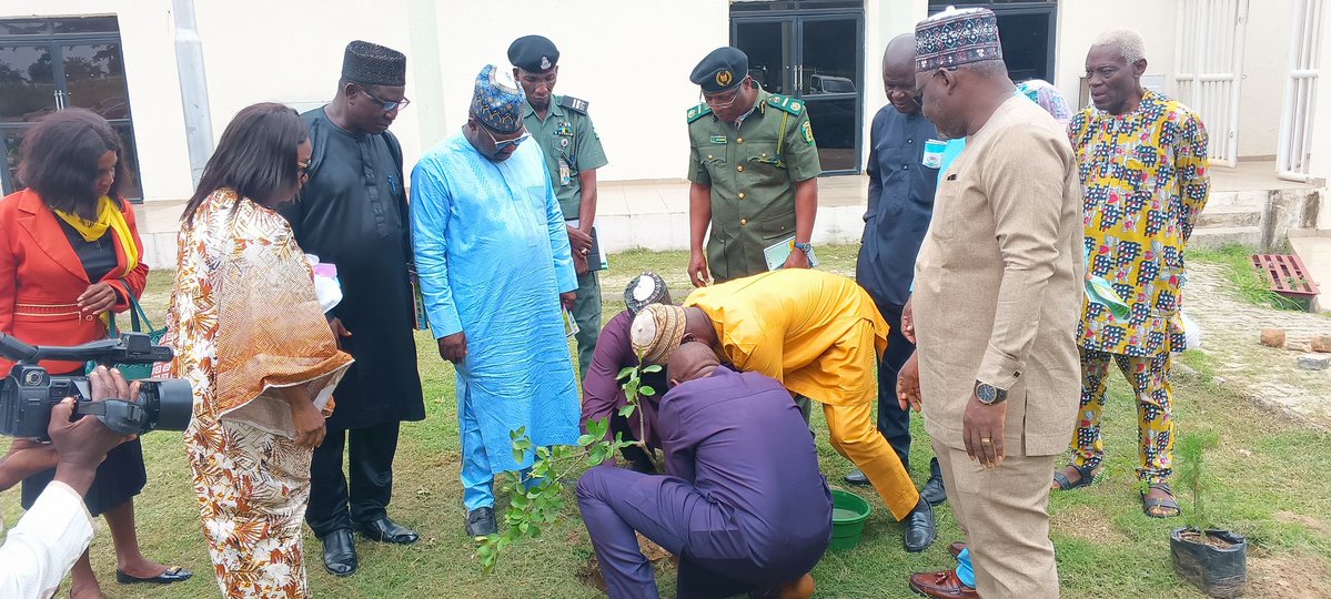miketerungwa's tweet image. Had the honour of moderating the International Day of Combating Sand and Dust Storms #SDS organized by Fed. Ministry of Environment held yesterday at NASRDA in #Abuja
Restoring Land Unlocking opportunities.
#Desertification
#Drought
#GIFSEP
#AMCEN20
#LDN
Awake
unimaid