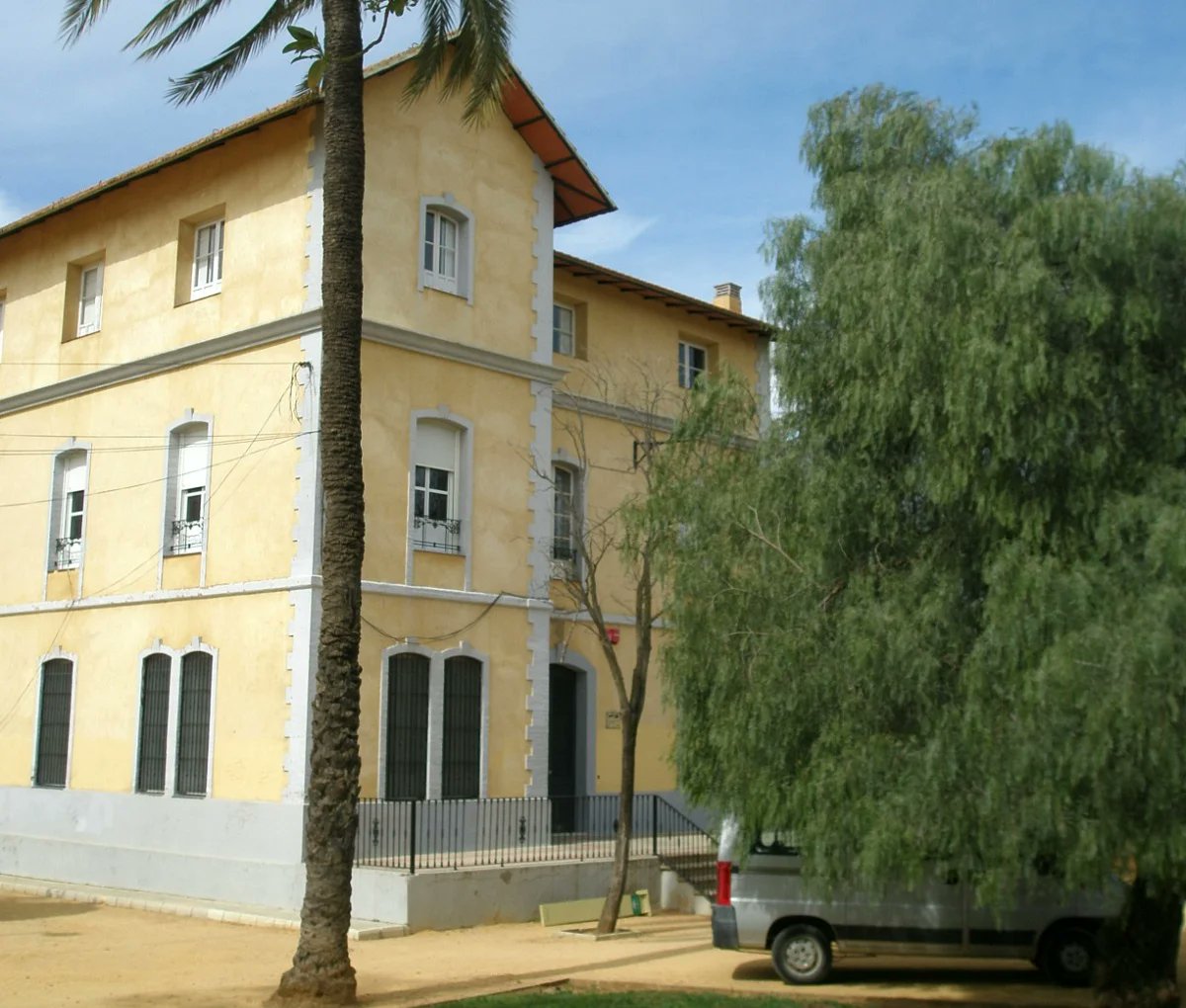 #EsNoticia / <a href="/CentroAntaris/">ANTARIS</a> atendió el pasado 2024 a más de 800 personas con problemas de adicciones en  #DosHermanas.

periodicolasemana.es/2025/139206/es…