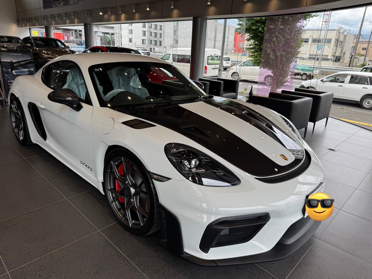 718ケイマンGT4RSが納車されました。まだ踏み込めてませんがなかなかの爆音です笑