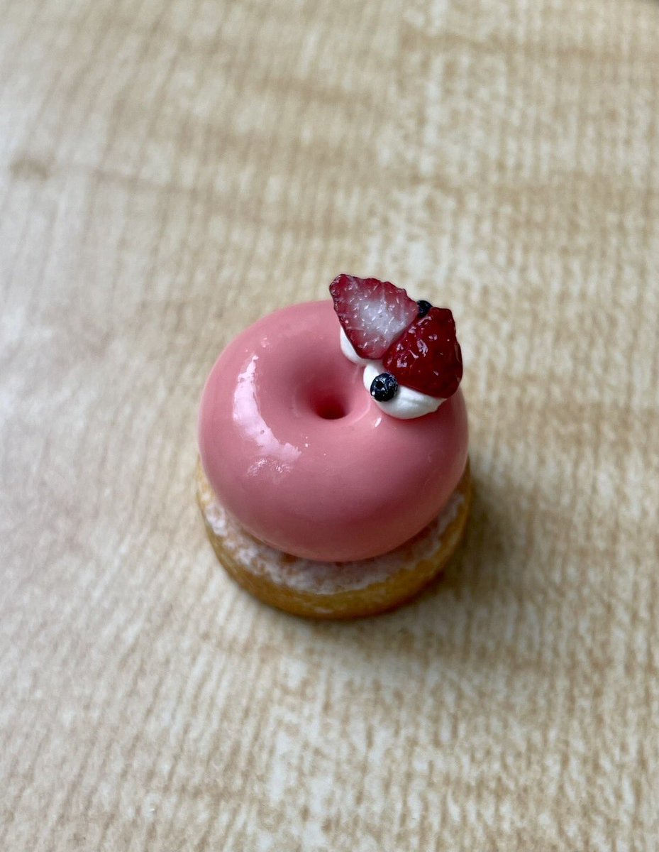 粘土こねくりまわして色々作ってはいるものの写真撮るのが苦手過ぎてしんどい…( ⌯᷄௰⌯᷅ )

#ミニチュア #フェイクスイーツ