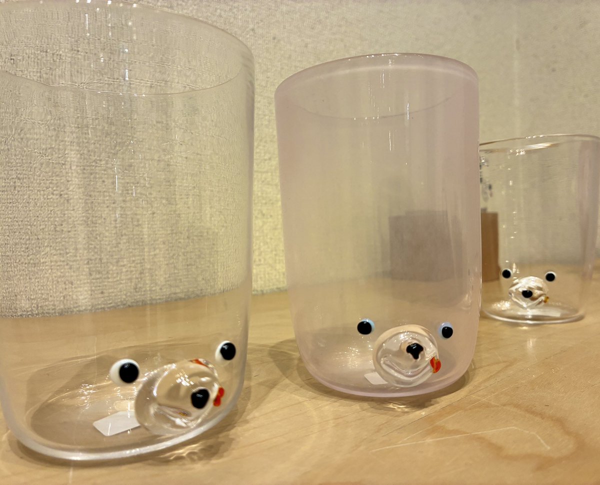 aineglasslab's tweet image. 赤坂ジャローナさんで在廊中〜🐶