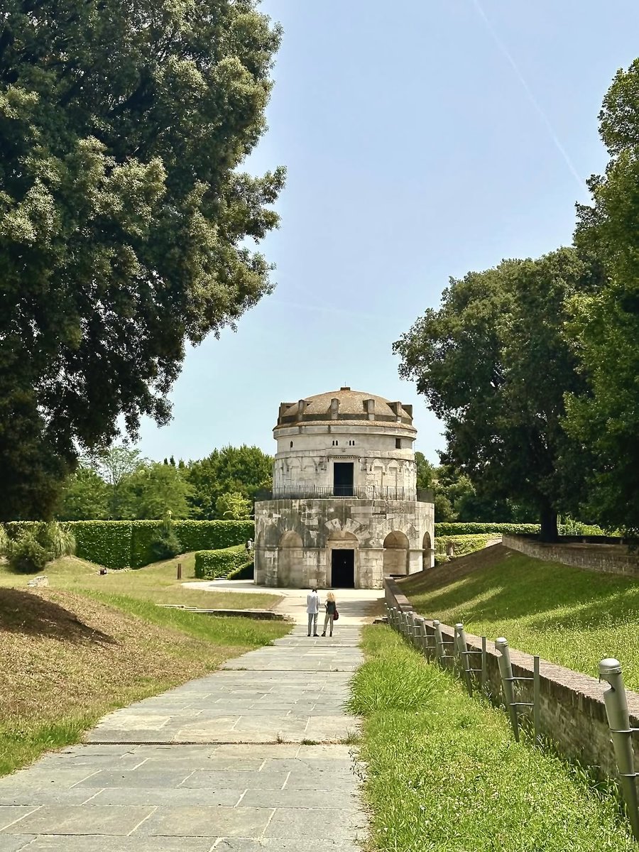The Mausoleum of Theodoric in #Ravenna is a truly unique structure. Recognized as the most important funerary building constructed by the Ostrogoths in Italy, it is included on the UNESCO World Heritage List 🏛️: turismo.ra.it/en/culture-and… | #Unesco #inEmiliaRomagna