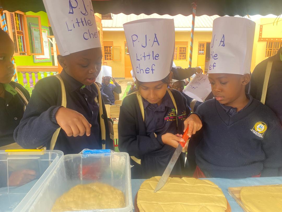 PALMSCHOOL2014's tweet image. Last week, our little chefs put on their aprons and stepped into the world of baking and they absolutely loved it! 👩🏾‍🍳🧁

Swipe through to see all the fun in action! 👉🏾

#palmschoolug
#baking