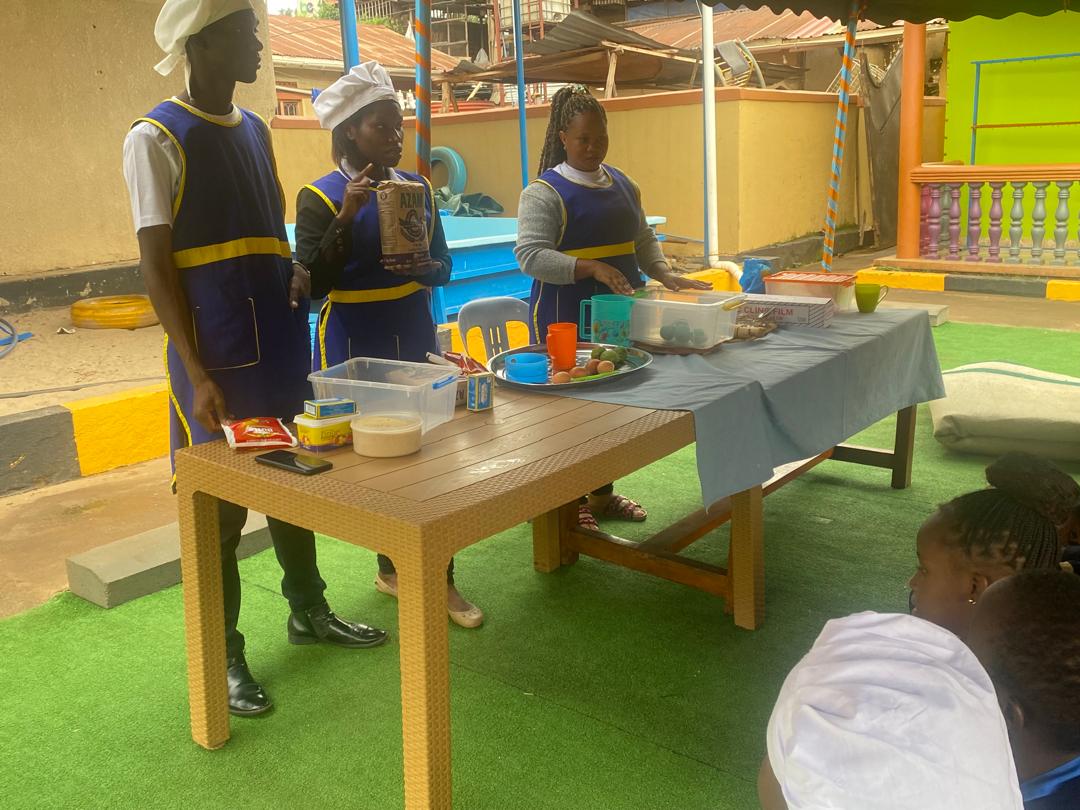 PALMSCHOOL2014's tweet image. Last week, our little chefs put on their aprons and stepped into the world of baking and they absolutely loved it! 👩🏾‍🍳🧁

Swipe through to see all the fun in action! 👉🏾

#palmschoolug
#baking