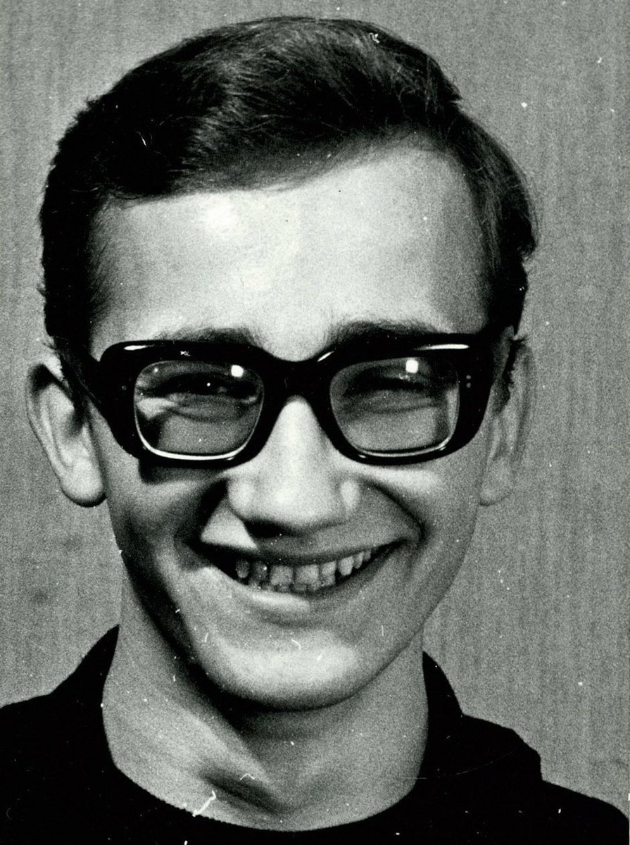 34 lata temu zmarł mój Tata – Michał Falzmann. Zginął, bo odkrył zbyt wiele i nie chciał milczeć.

Jako inspektor NIK rozpracował aferę FOZZ – defraudację środków publicznych na gigantyczną skalę. Wiedział, że ryzykuje wszystko. W notatkach pisał o śmiertelnym zagrożeniu. O