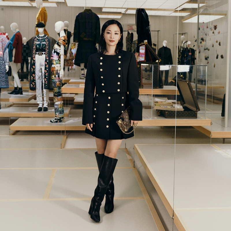LouisVuitton_JP's tweet photo. 豪華なゲストで幕開けした｢ビジョナリー･ジャーニー｣展。
#平野紫耀、#広瀬すず、#AntoineDupont、そして #FlorenceMuller など、メゾンのアンバサダーやフレンド･オブ･ザ･ハウスが数多く来場。

#大阪 #VisionaryJourneys #LouisVuitton