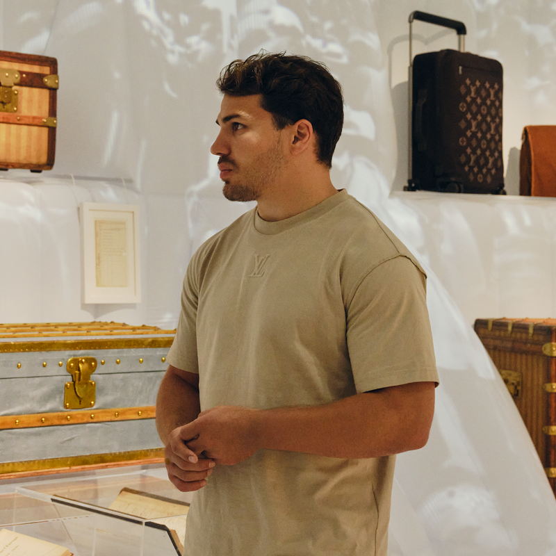 LouisVuitton_JP's tweet photo. 豪華なゲストで幕開けした｢ビジョナリー･ジャーニー｣展。
#平野紫耀、#広瀬すず、#AntoineDupont、そして #FlorenceMuller など、メゾンのアンバサダーやフレンド･オブ･ザ･ハウスが数多く来場。

#大阪 #VisionaryJourneys #LouisVuitton