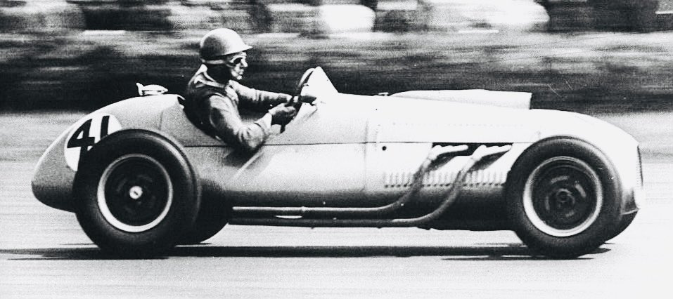 TheBishF1's tweet image. Remembering Eric Brandon, β51 British #F3 champion, born in Londonβs East End #OnThisDay in 1920. Pic: hard at work in his #F2 Cooper-Bristol, in which he entered 4 GPs in β52, the first of the 2 years in which GP racing was run to F2 rules.