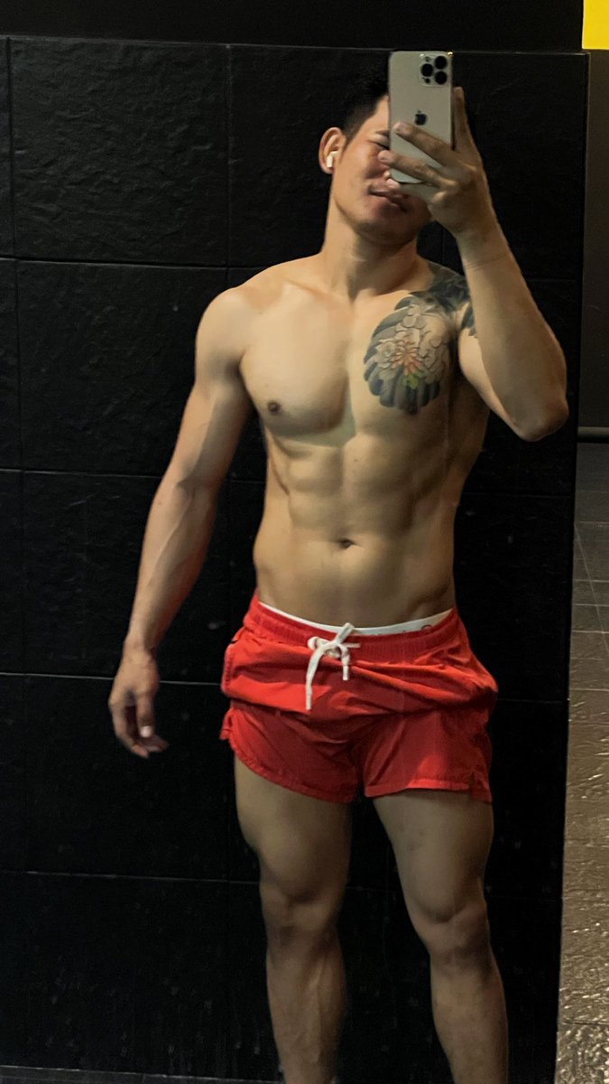 สวัสดีครับผมหุ่นวันนี้พยายามลีนครับ