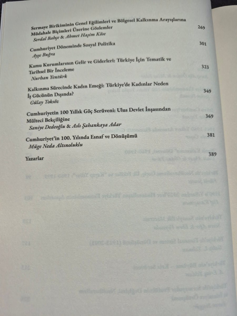 Uzun süredir beklediğim bir kitap çıktı: Barış Alp Özden ve <a href="/MineEder/">Mine Eder</a> editörlüğünde <a href="/TarihVakfi/">Tarih Vakfı</a>'nın Cumhuriyet'in 100 Yılı serisinin ekonomi cildi Türkiye Ekonomisi: Politikalar, Tarihsel Gelişim ve Yapısal Dönüşüm adıyla yayınlandı. Kitap, 100 yıllık ekonominin her boyutunu