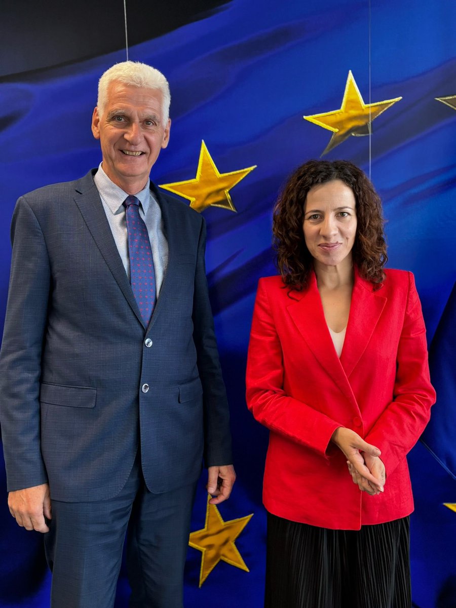 RoxanaMinzatu's tweet image. As of 1 July, Dr. Rolf Schmachtenberg takes up his position as adviser to me, supporting me in drafting the Quality Jobs Roadmap, which I will present in December.
Yesterday, we held a good working meeting on the main focus and priorities of this work.
Dr. Schmachtenberg…