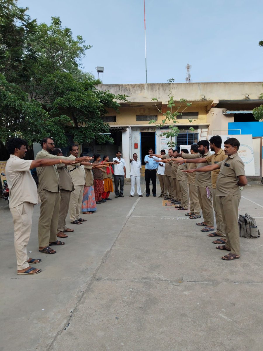 mlgdmtsrtc's tweet image. Good morning, Miryalaguda.
This morning, we pledged to uphold our commitment to our duties by serving the public with dedication, punctuality, and a steadfast focus on ensuring safety and accident-free operations.

#tsrtc #miryalaguda #nalgonda #PROMISE