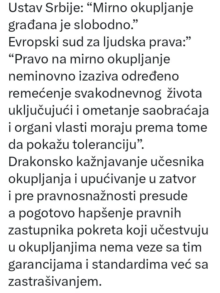 SlRadovanovic's tweet image. Mirno okupljanje, demonstracije i sve što rade gradjani I studenti sastavni su deo izražavanja nezadovoljstva gradjana, na šta gradjani imaju Ustavno pravo.
Policija kojom komanduje AV, krši po ko zna koji put Ustav, i za to će jednog dana odgovarati.