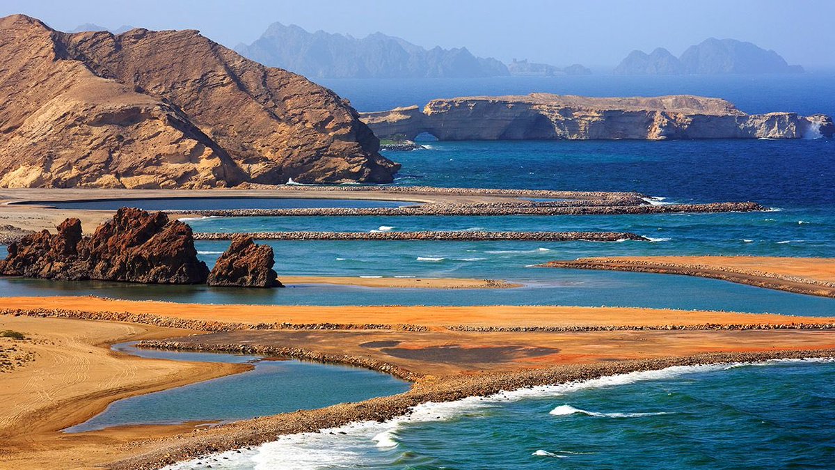 اللهم في هذا اليوم المبارك، احفظ عُمان وأهلها، وأدم علينا أمنها وأمانها، وبارك في قيادتها وشبابها، واجعلها دومًا منارة خير وسلام.

#جمعة_مباركة #عُمان