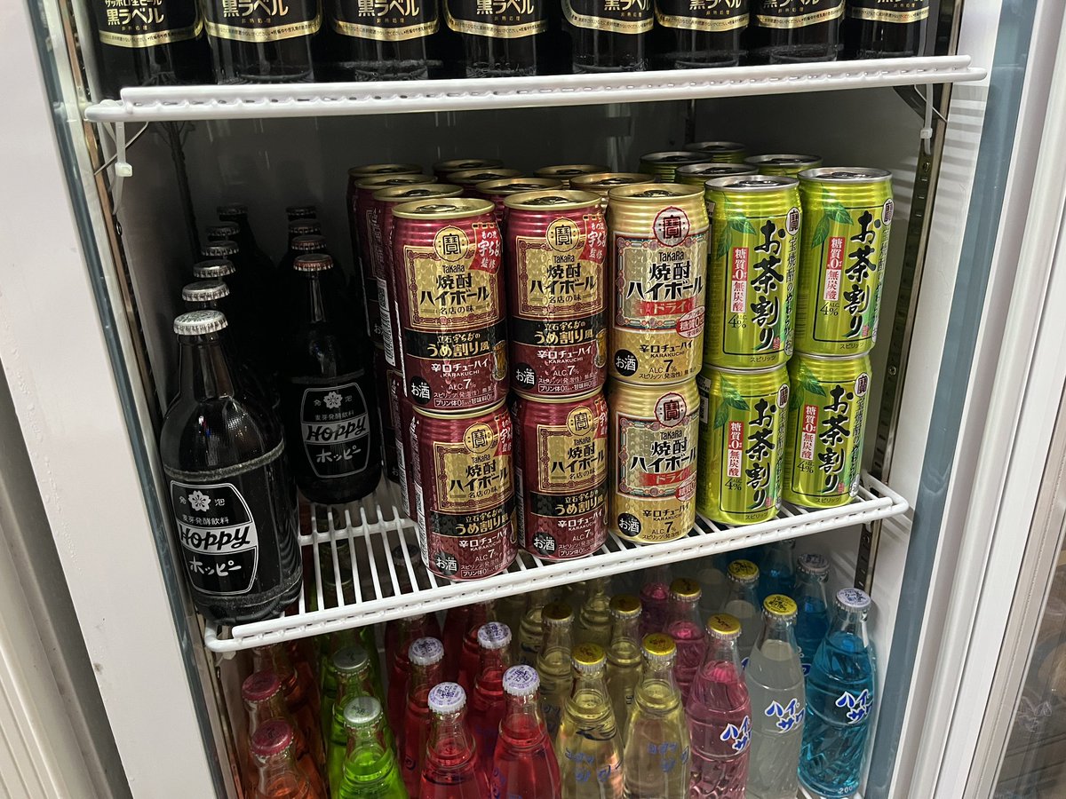masudakaoru_'s tweet image. 高円寺hoipoiでタカラ焼酎ハイボール“ドライ”と“立石宇ち多゛のうめ割り風”が飲めるようになった!!!!この冷蔵庫一段おれの理想のコンビニの冷蔵庫すぎる!!!!ありがとうアディムくん!!!