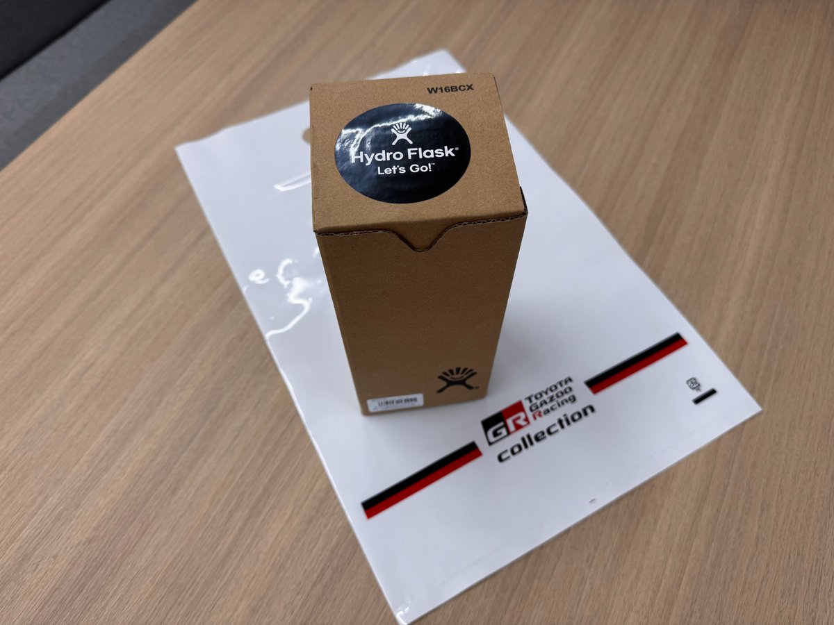 CARPRIMEJPN's tweet photo. ＼7月26日のイベント プレゼントのお知らせ！🚗／
7月26日にA PIT AUTOBACS 東雲にて開催のCARPRIME の公開収録＆トークショーにてじゃんけん大会をやりたいと思います！プレゼントは、トヨタ自動車 GR広報部様より急遽ご相談させて頂いたと��ろ以下の商品を用意して頂きました！CARPRIME側も景品を選抜中！また今年は”とあるレース”にも参戦予定なのでそのチケットもあげちゃうかも🤔？お楽しみに！
・GRハイドロフラスクタンブラーx1
・GRマフラータオルx2
・GRジェットストリームx2
＊ステッカーも数量限定ではありますが配布予定です☺️