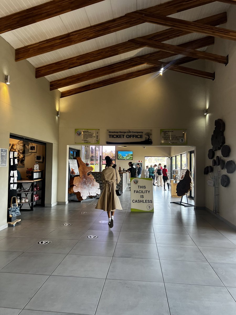 oupapilane's tweet image. Dear MTPA when you collect money from tourists- this is how you give them value for money and maintain a site.
This is done daily and does not have to wait for journalists visiting before it is cleaned.
Enough is enough.
@Mtpatourism @Mandla_Ndl