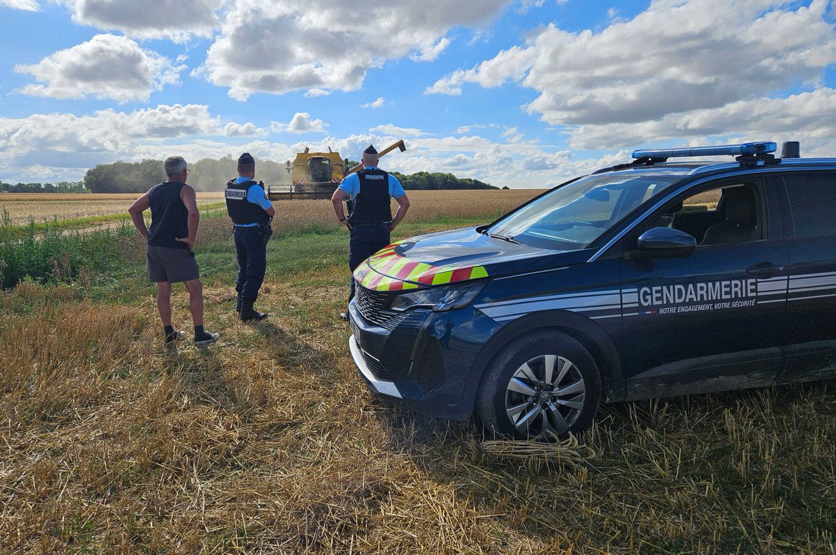 Les 👮‍♂️ de la COB d’Ailly-sur-Noye sont allés à la rencontre d’un agriculteur local, en présence de M. le Maire de Jumel (80).

Objectif : échanger sur les enjeux de sécurité liés à l’activité agricole (vols, surveillance des exploitations...) et renforcer le lien de confiance.