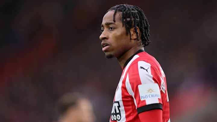 TransferRadarDK's tweet photo. ⚒️👤 Kyle Walker-Peters til West Ham United ses nu som en FÆRDIG HANDEL! ✔️💣

Den engelske back skriver under på en 3-årig kontrakt. 📝

[@FabrizioRomano]

#TransferRadarDK #WHUFC #WestHam #WalkerPeters https://t.co/7liyKzXR2D