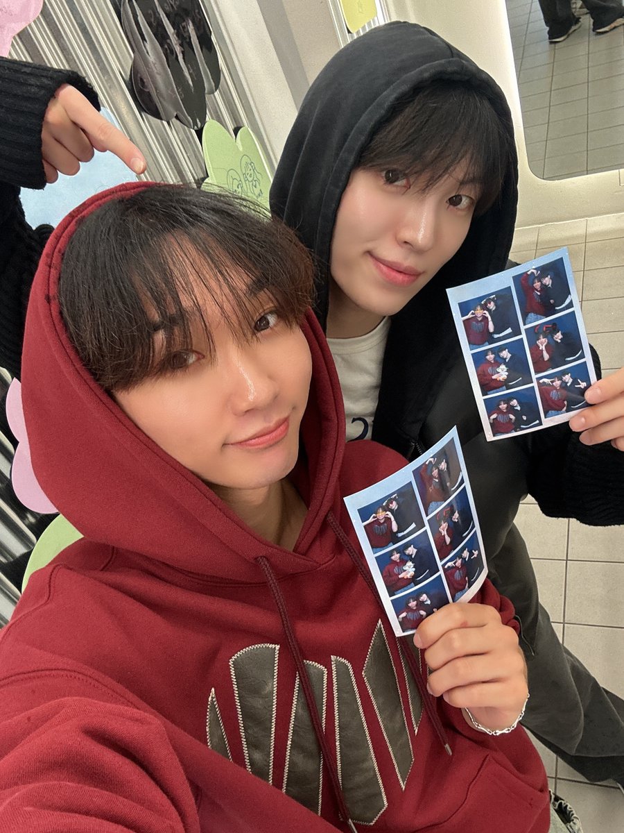 DKB_BRAVE's tweet image. 양 : 양쪽 볼에 웃음꽃이 피어나는 울 형 생일 축하해요〜
희 : 희망 가득하고 긍정적이고 언제나 빛나는 사람 그게 바로
찬 : 찬란하게 세상을 비추는 양스타⭐️
생일은 더욱 빛나고 행복한 날이 됐으면 좋겠어요

#유쿠 #YUKU #다크비 #DKB
#HAPPY_HEECHAN_DAY