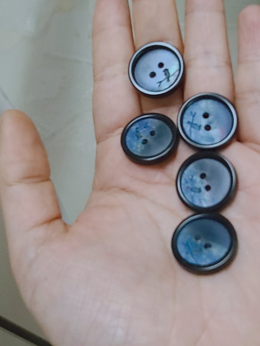 상품샷찍어야하는데 일단 내가 꺄아꺄아거리고있다는뜻