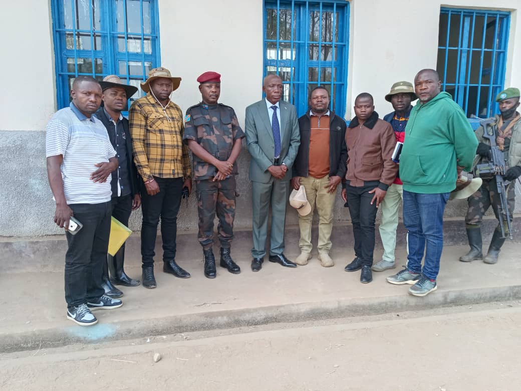 Wazalendos243's tweet image. #SUD-#KIVU 

Début de l&apos;idantification officiel de wazalendo  VDP  du sud kivu précisément à LUVUNGI. Des contrôles biométriques ont débuté sous  la supervision des grands Wazalendos FOKA #MIKE et WILLIAM #YAKOTUMBA.