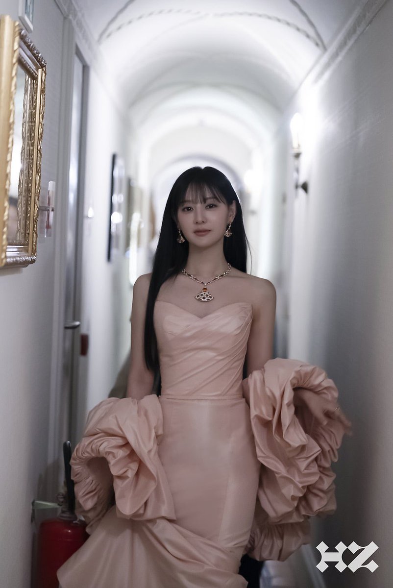 _ahrha's tweet image. 와 진짜 귀하게 자란 막내공주가틈….