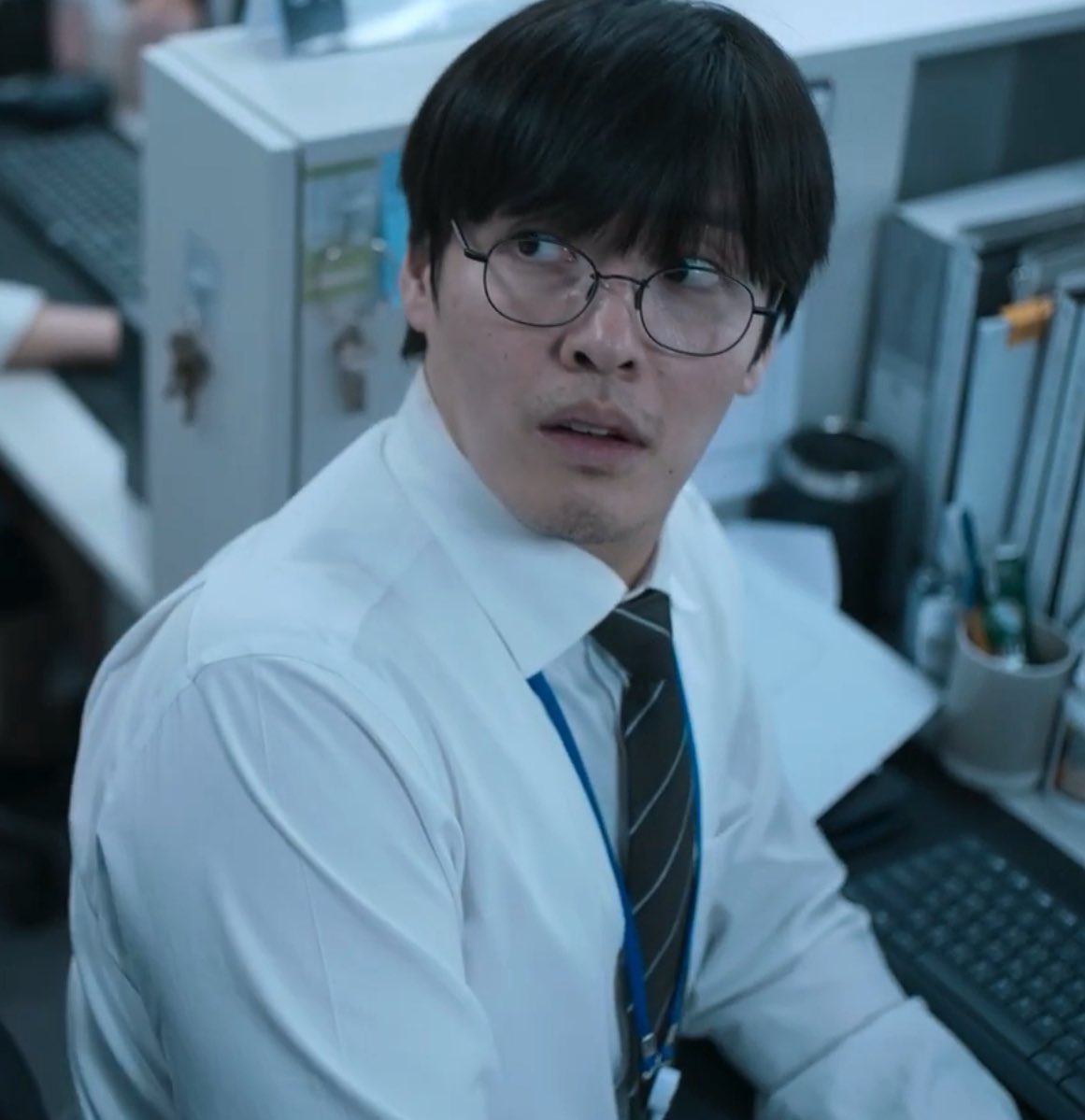 장백기 때랑 와이셔츠 핏 다른 거 봐