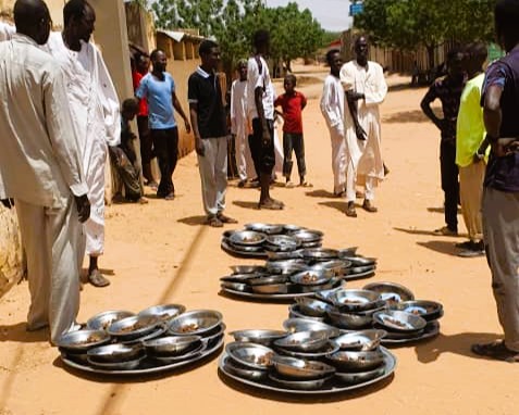 NRC_EAY's tweet image. In admiration of the brave local responders in Al Fasher in #Sudan; despite the ongoing shelling, blocked aid, and threats to their lives, local responders continue to run communal kitchens that feed hundreds of families every day.
They must be protected and supported.