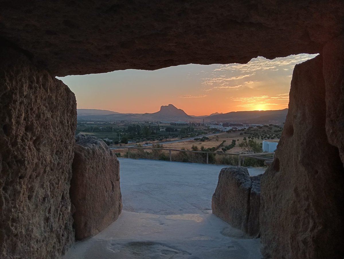 CA_DOLMENESATQ's tweet image. Buenos días desde Menga 🌄
¡Qué salga el sol por Antequera!
#FelizViernes #DespiertaConArte @CulturaAND
🕢 07:25 horas