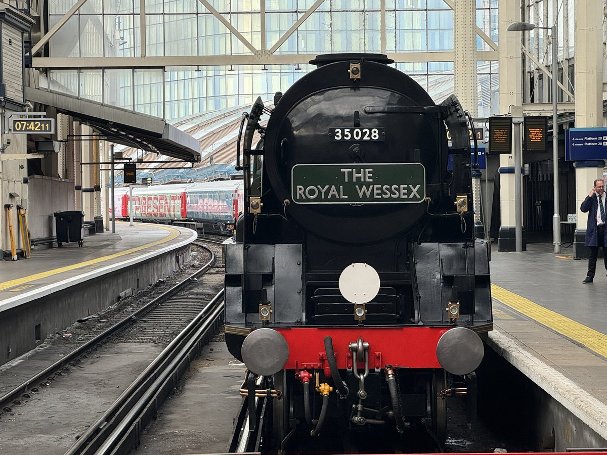 Network Rail Wessex (@networkrailwssx) on Twitter photo The <a href="/ClanLine28/">Clan Line</a> steam train looking beautiful this morning at <a href="/LondonWaterloo/">London Waterloo</a> with the <a href="/railway200/">railway200</a> Exhibition Train, Inspiration, behind. The <a href="/ClanLine28/">Clan Line</a> steam train looking beautiful this morning at <a href="/LondonWaterloo/">London Waterloo</a> with the <a href="/railway200/">railway200</a> Exhibition Train, Inspiration, behind.