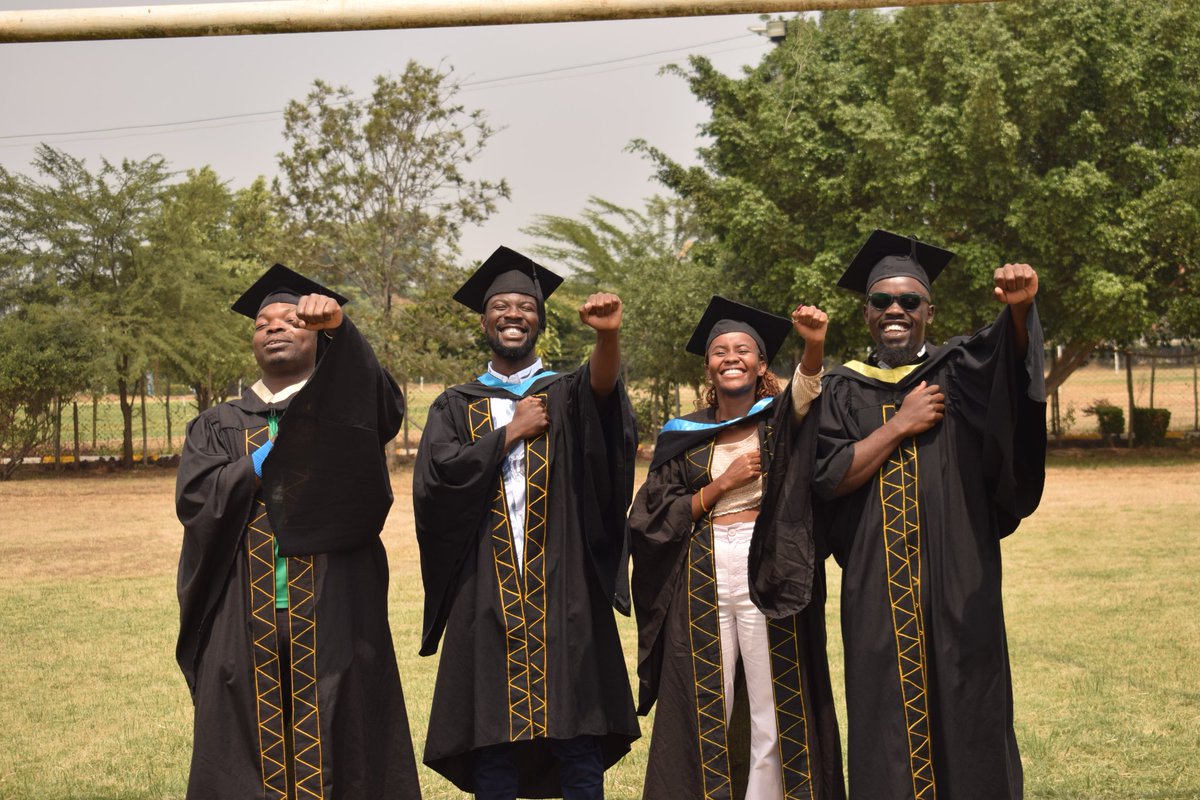 BlakBladRC's tweet image. Remember those times we joked about y'all being a permanent fixture on campus? Well, you might have taken the scenic route, but every detour and extra year is an incredible story of your resilience.
Congrats graduates
#blakblad
#bleedblak
#loyaltotheflow
#wanyudhee
#rugbyke