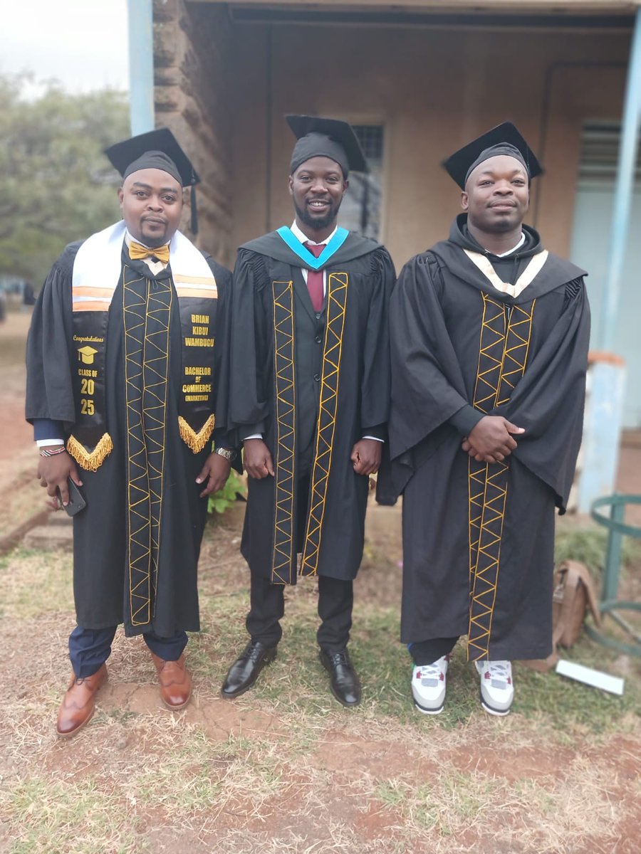 BlakBladRC's tweet image. Remember those times we joked about y'all being a permanent fixture on campus? Well, you might have taken the scenic route, but every detour and extra year is an incredible story of your resilience.
Congrats graduates
#blakblad
#bleedblak
#loyaltotheflow
#wanyudhee
#rugbyke