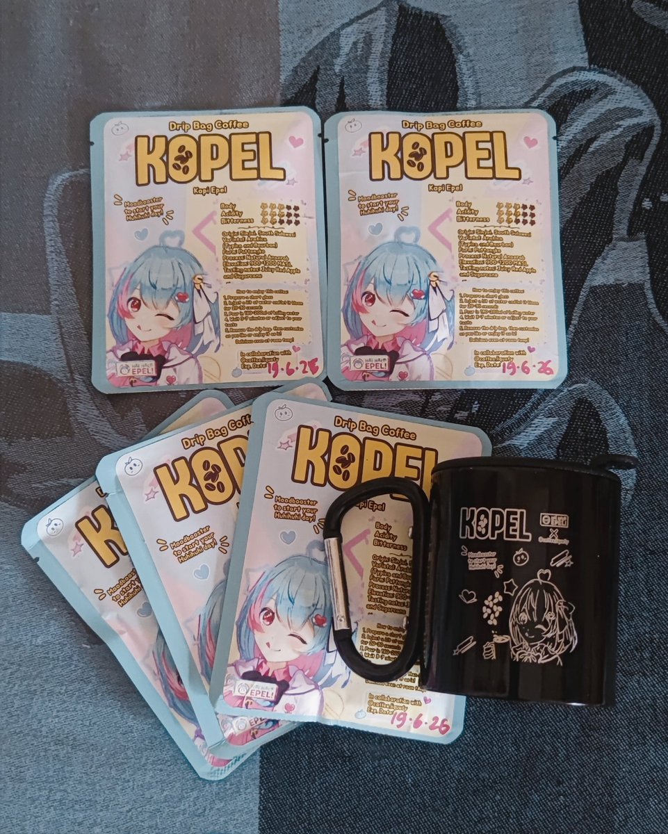 Sarasenia92's tweet image. COFFEE REVIEW ☕
When sipping the coffee as it is, the fruity acidity really strikes your tastebuds, but when added milk the acidity mellows down and the sugarcane taste finally comes into surface but the apple taste is still there.
The mug is so cute! ✨
#HaiHaloEpel #KOPEL