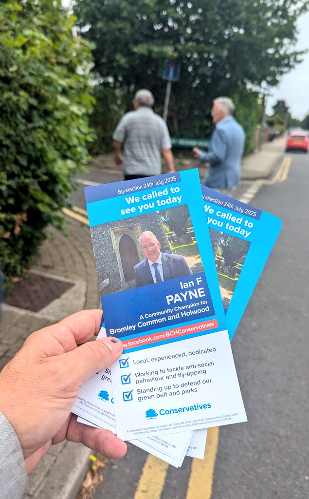 HuddlestonNigel's tweet image. Great to be out campaigning for the upcoming Bromley Common and Holwood by-election with our fantastic Conservative candidate, Ian Payne - members of the local Conservative team.